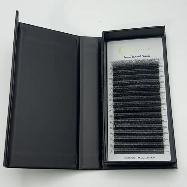 Narrow Lashes Small Three Clover